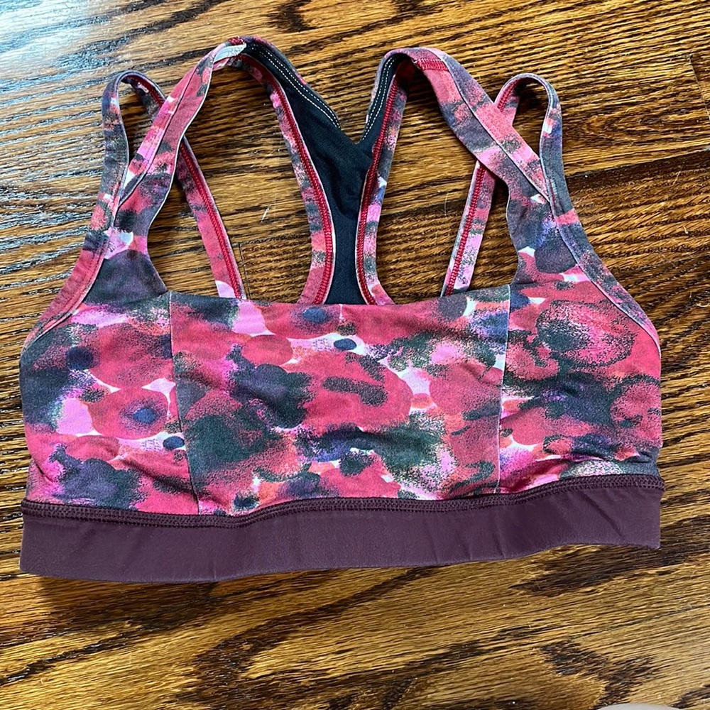 Lululemon sports bra size 6